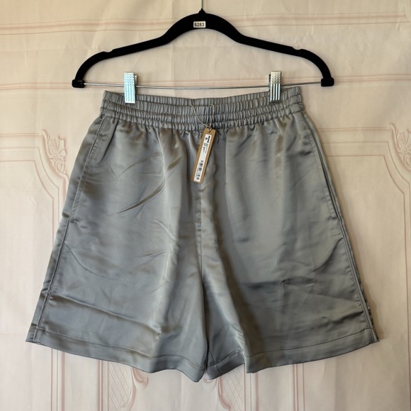 SKIMS Pants - Skims Sporty Satin Shorts In Mirror Silver Sz XS NWT $98